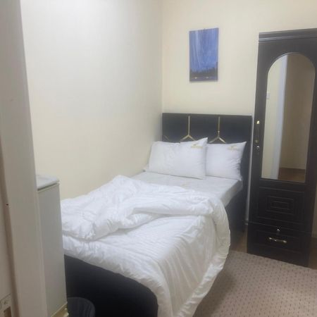 Four Stars Hostel Dubai Esterno foto