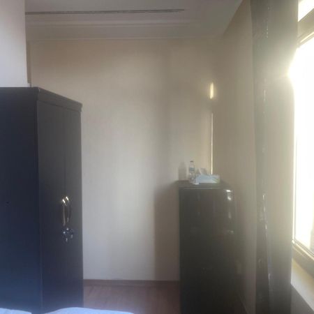 Four Stars Hostel Dubai Esterno foto