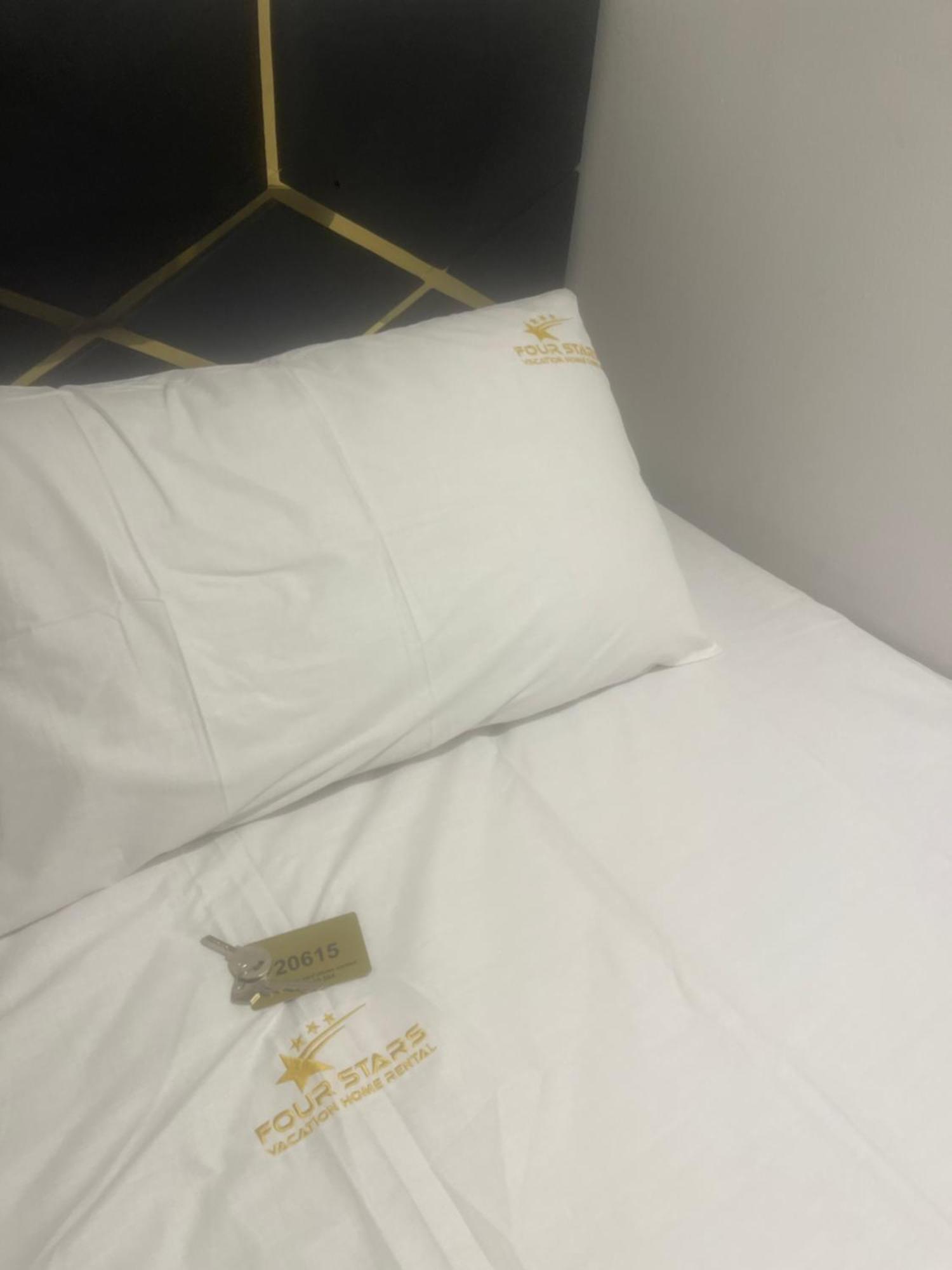 Four Stars Hostel Dubai Esterno foto