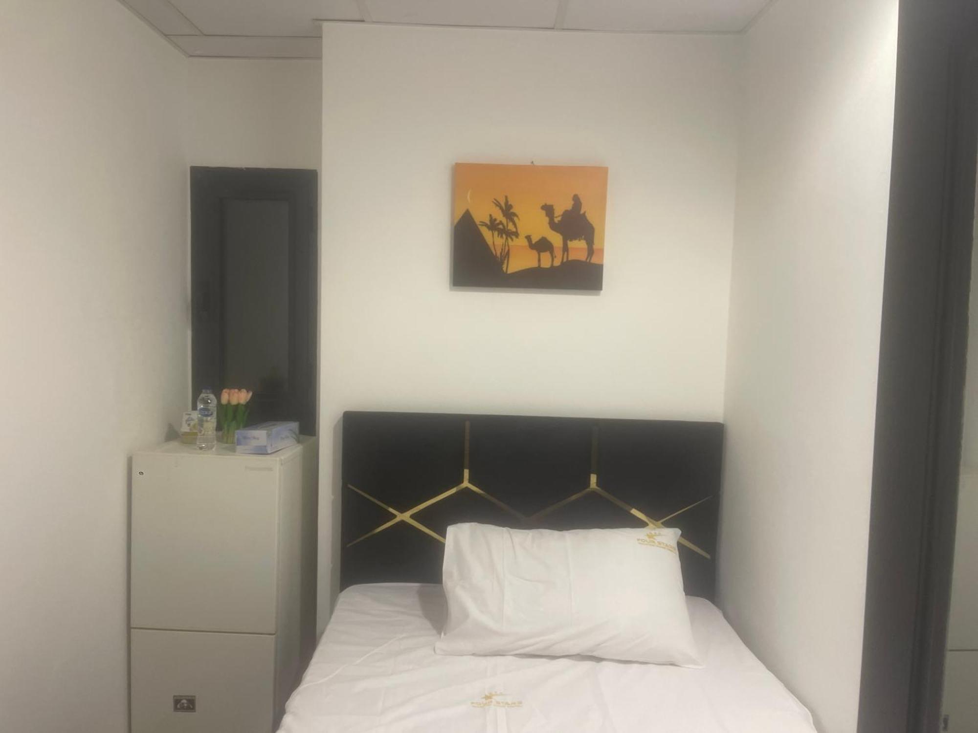 Four Stars Hostel Dubai Esterno foto