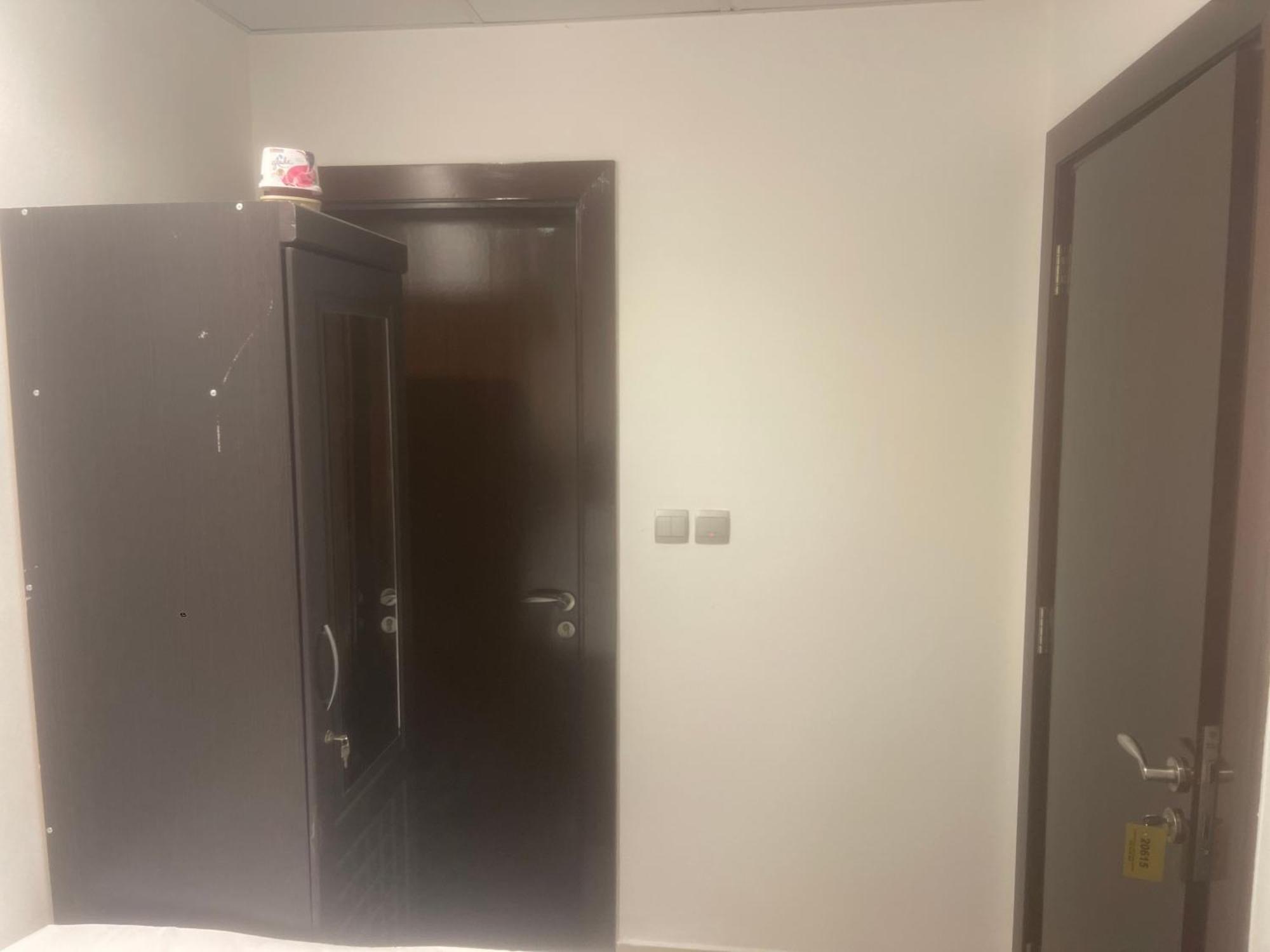 Four Stars Hostel Dubai Esterno foto