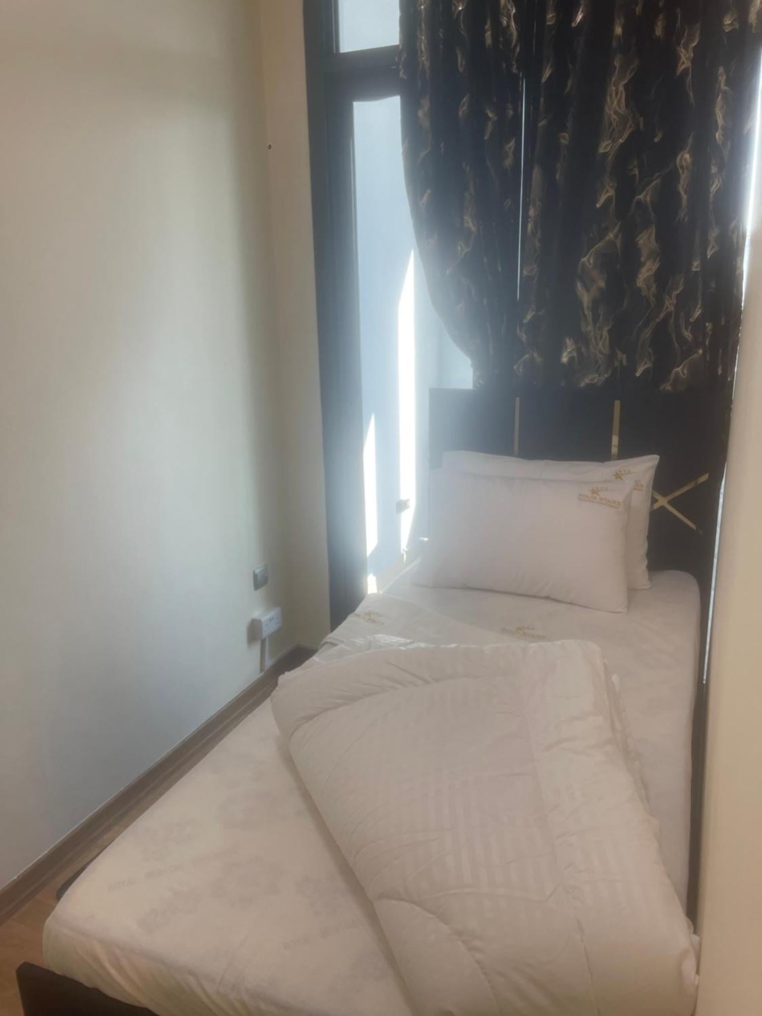 Four Stars Hostel Dubai Esterno foto