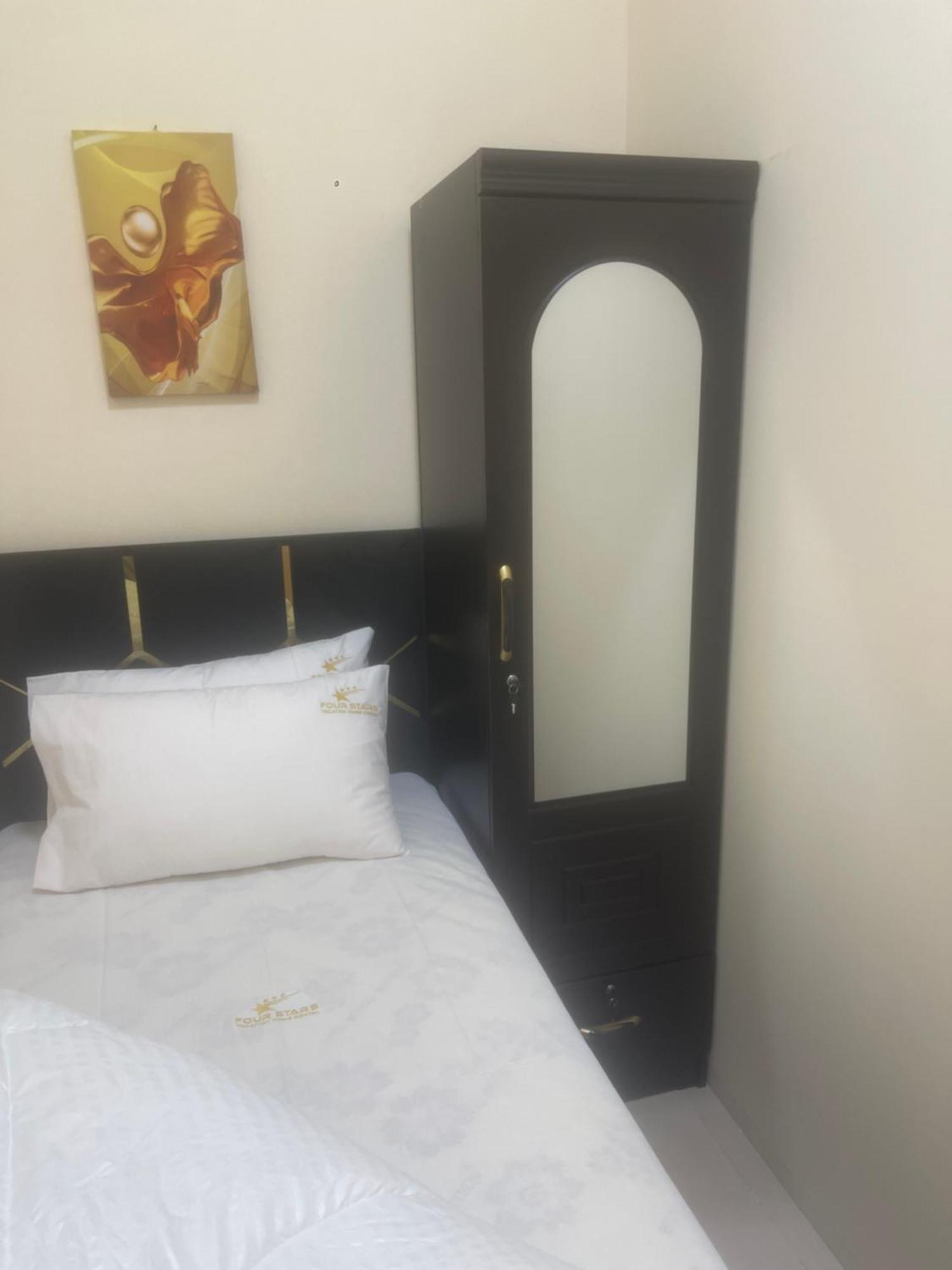 Four Stars Hostel Dubai Esterno foto