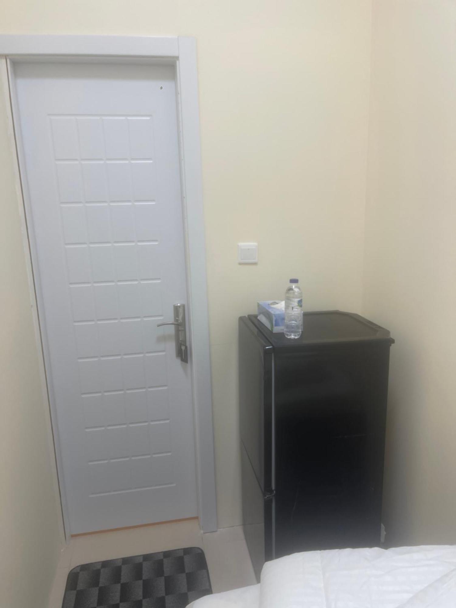 Four Stars Hostel Dubai Esterno foto