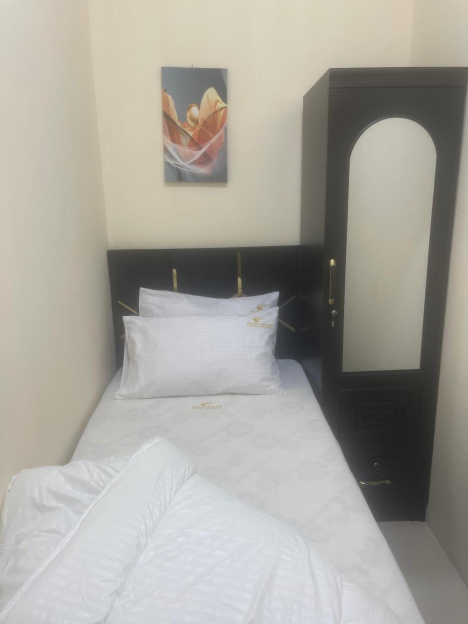 Four Stars Hostel Dubai Esterno foto
