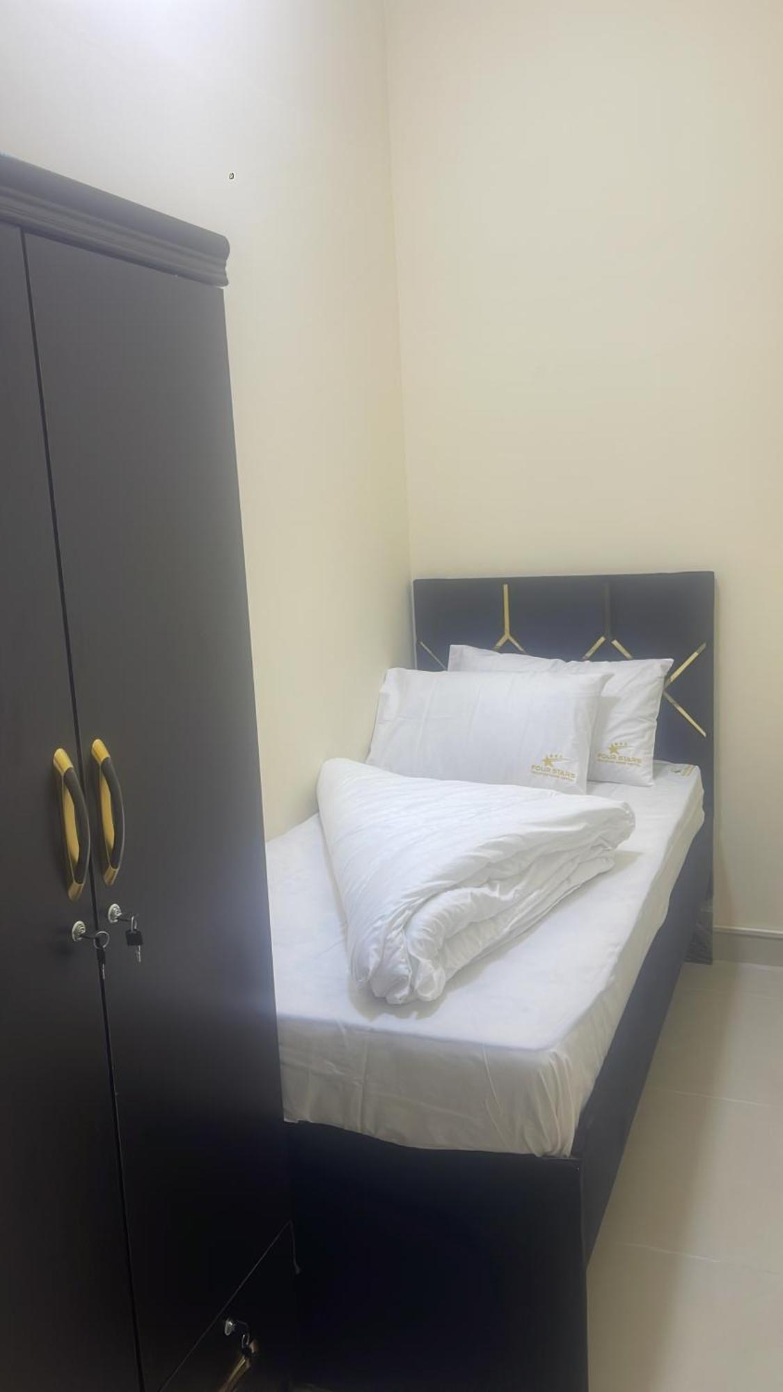 Four Stars Hostel Dubai Esterno foto