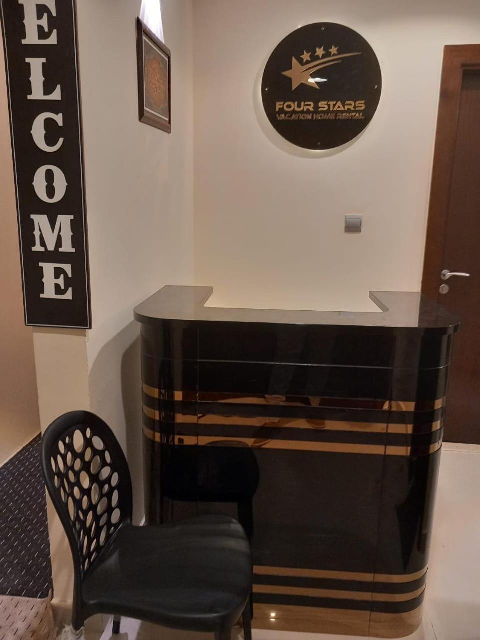 Four Stars Hostel Dubai Esterno foto
