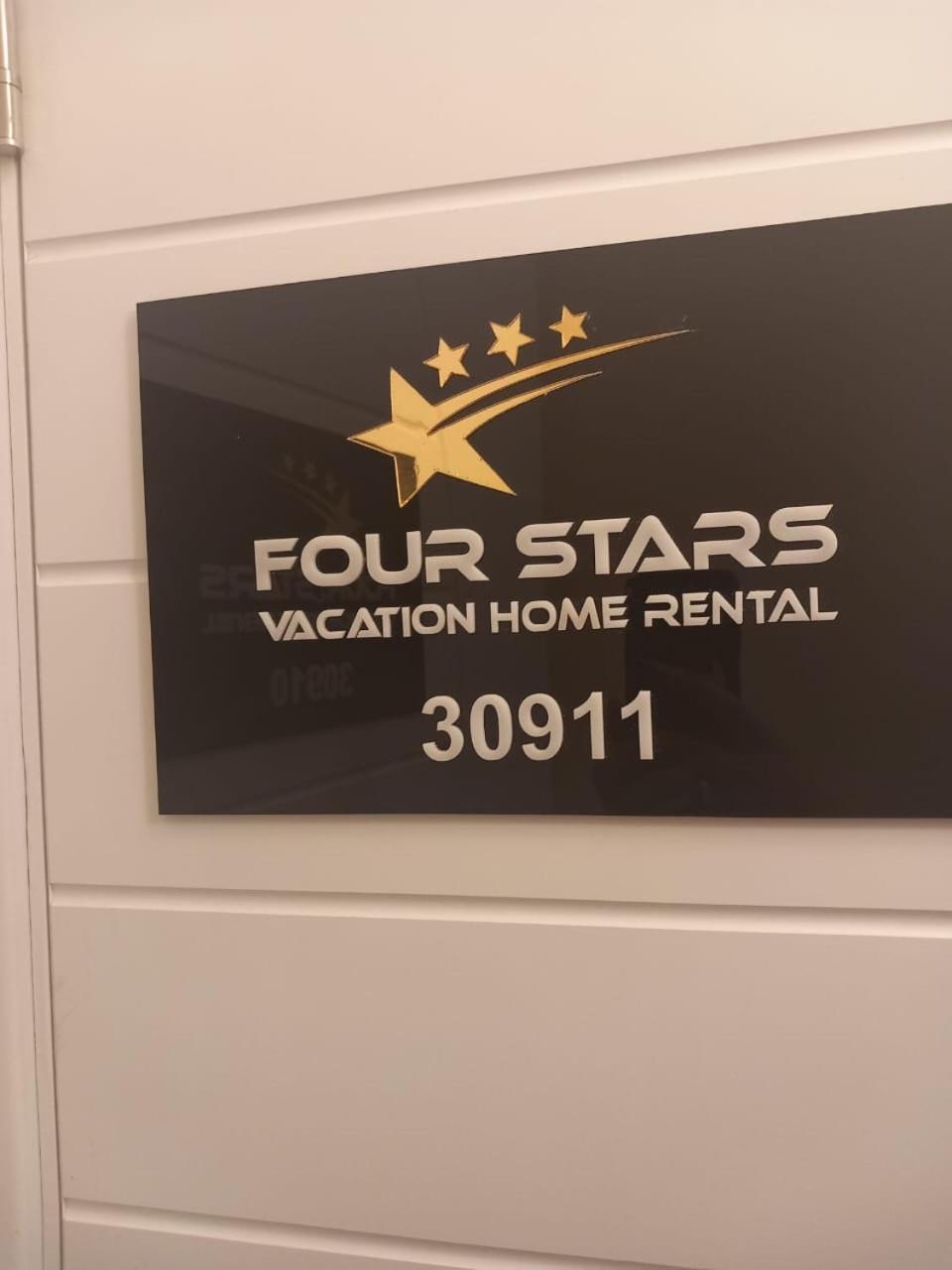 Four Stars Hostel Dubai Esterno foto