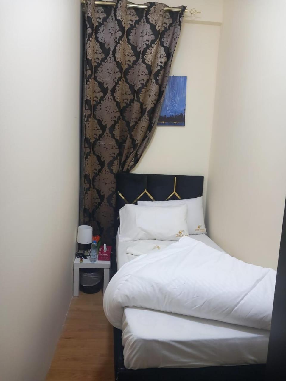 Four Stars Hostel Dubai Esterno foto