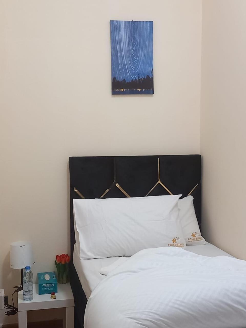 Four Stars Hostel Dubai Esterno foto