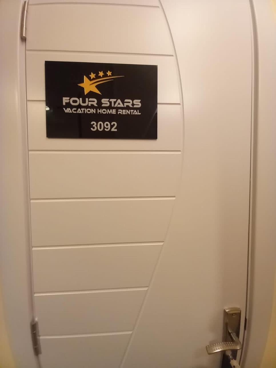 Four Stars Hostel Dubai Esterno foto