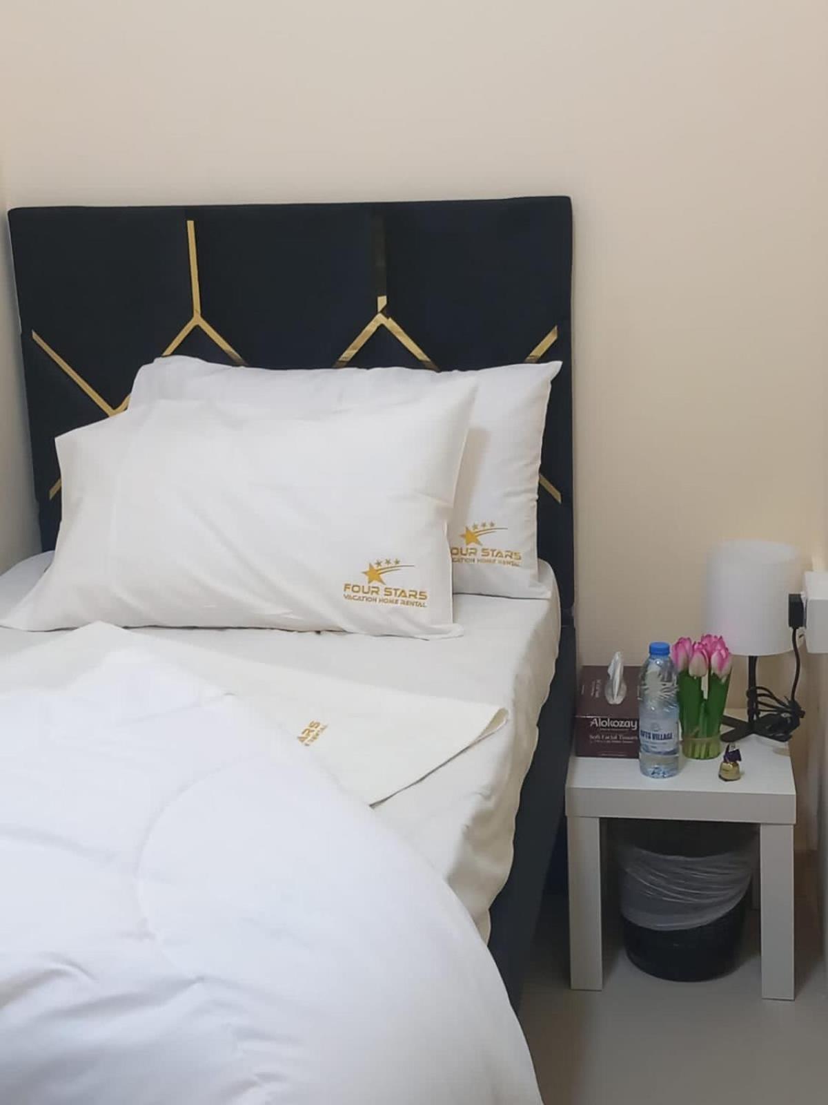 Four Stars Hostel Dubai Esterno foto