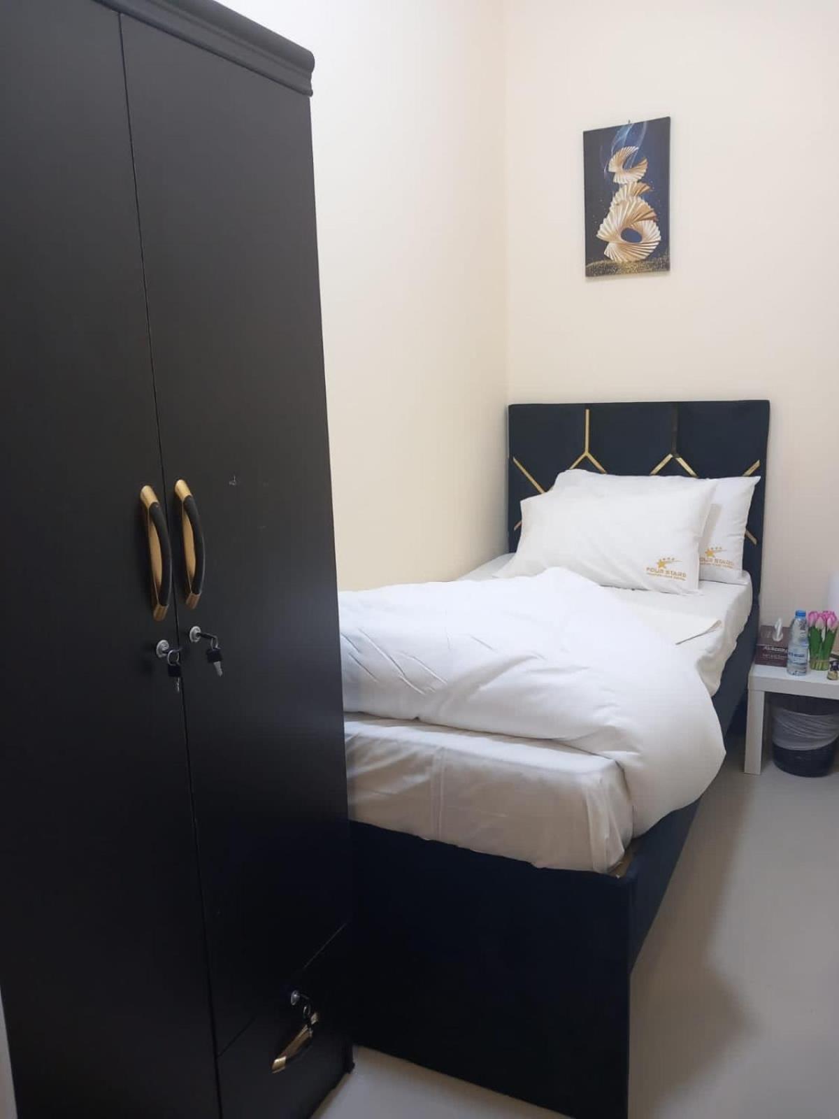 Four Stars Hostel Dubai Esterno foto