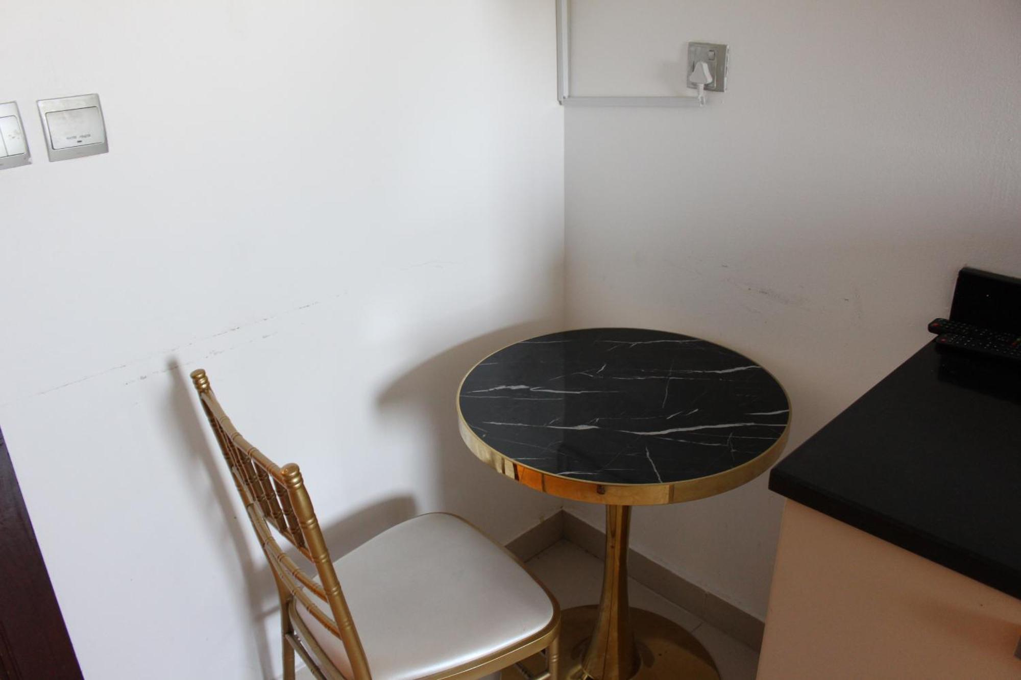 Four Stars Hostel Dubai Esterno foto