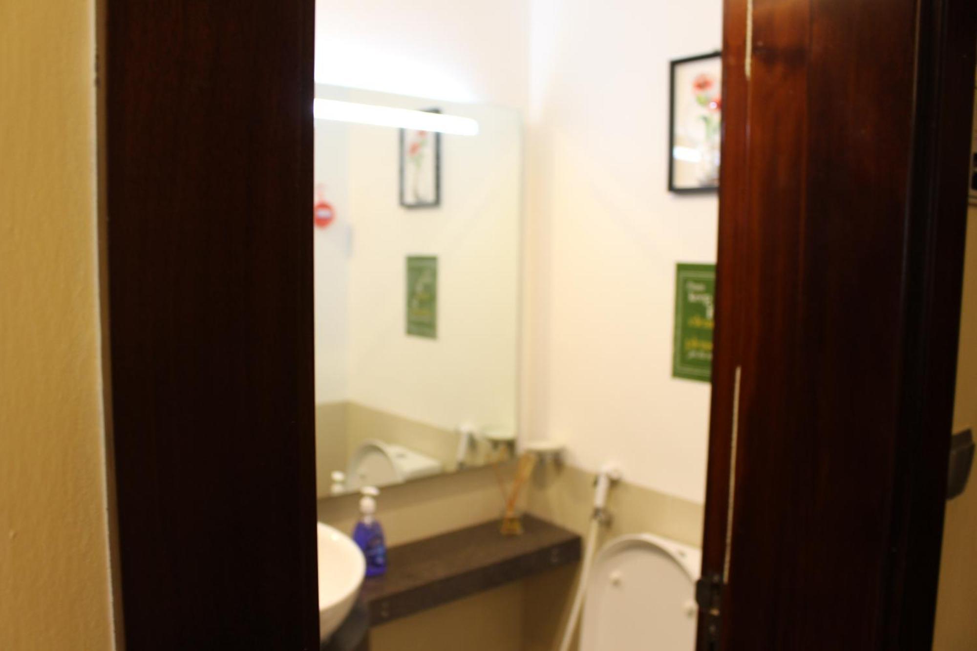 Four Stars Hostel Dubai Esterno foto